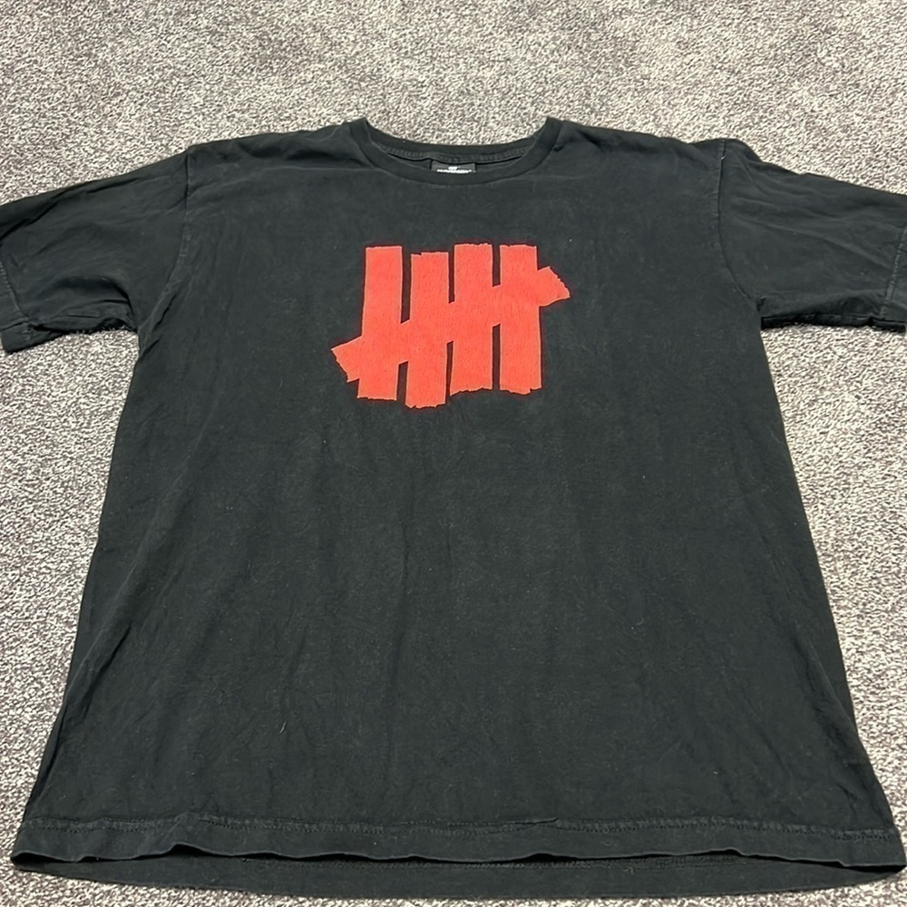 Undefeated Graphic T-Shirt Mens XL Streetwear Skater Logo Cement Paint Y2K